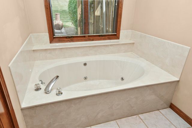 4645 E Blackthorne Lane, Springfield, MO 65809