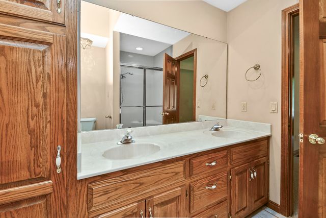 4645 E Blackthorne Lane, Springfield, MO 65809