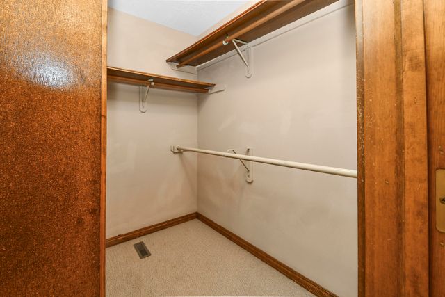 4645 E Blackthorne Lane, Springfield, MO 65809