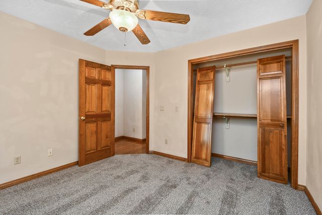 4645 E Blackthorne Lane, Springfield, MO 65809