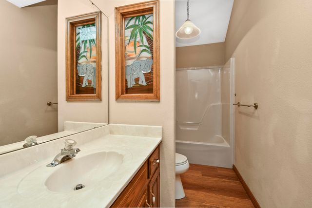 4645 E Blackthorne Lane, Springfield, MO 65809