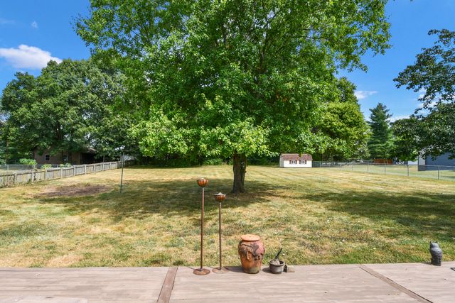 4645 E Blackthorne Lane, Springfield, MO 65809