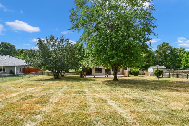 4645 E Blackthorne Lane, Springfield, MO 65809