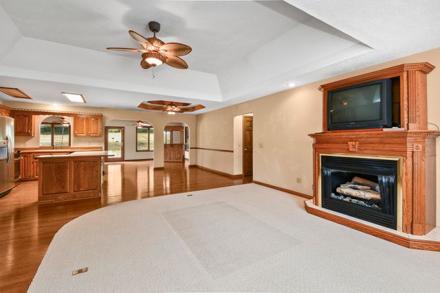 4645 E Blackthorne Lane, Springfield, MO 65809