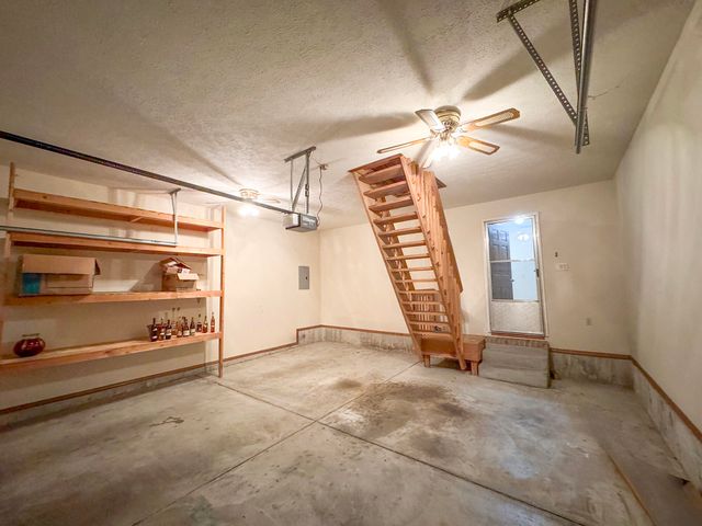 4645 E Blackthorne Lane, Springfield, MO 65809