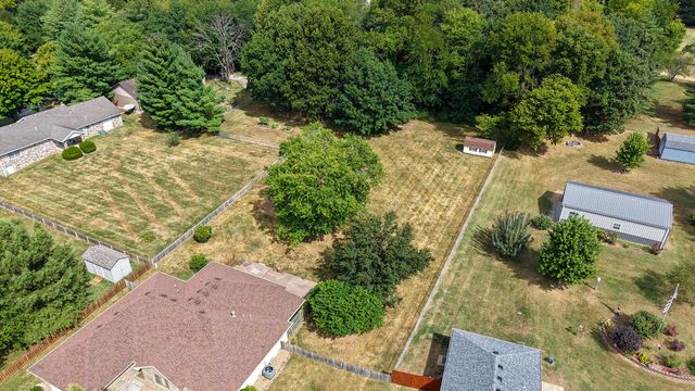 4645 E Blackthorne Lane, Springfield, MO 65809