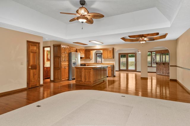 4645 E Blackthorne Lane, Springfield, MO 65809