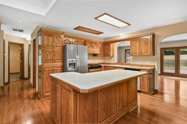 4645 E Blackthorne Lane, Springfield, MO 65809