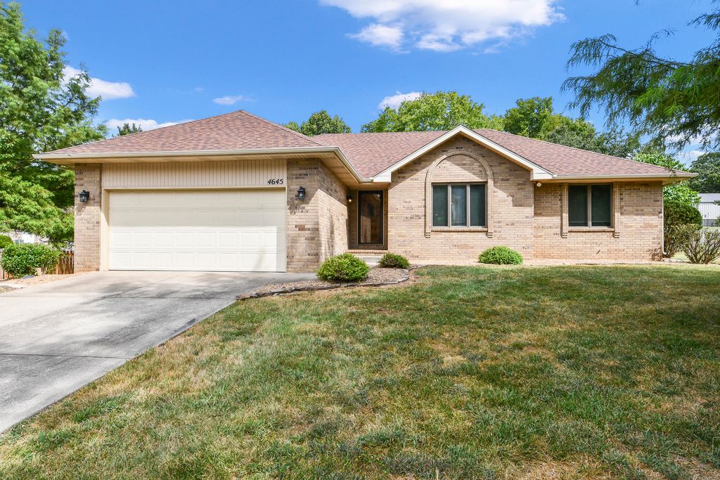 4645 E Blackthorne Lane, Springfield, MO 65809
