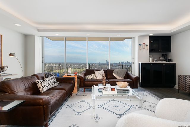 700 E Hildebrand Ave Apt 1301, San Antonio, TX 78212