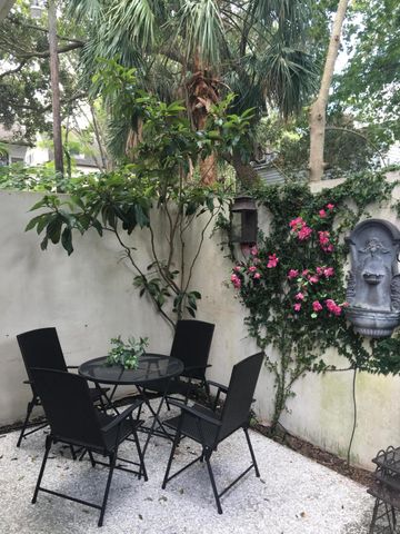 17 West Street, Charleston, SC 29401