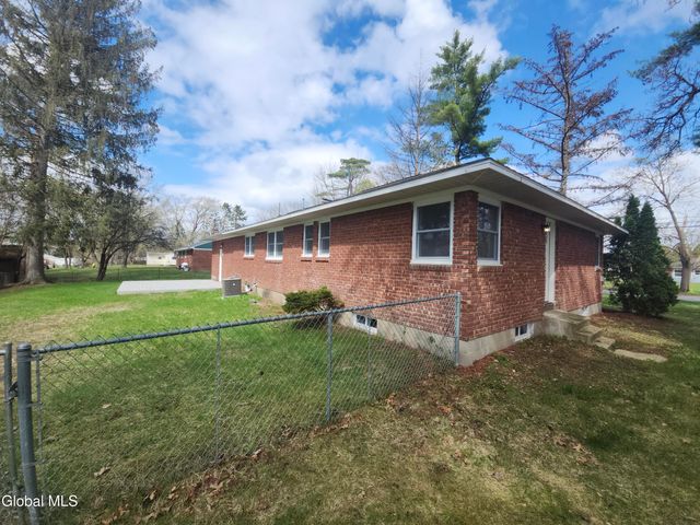 27 Kirby Road, Saratoga Springs, NY 12866