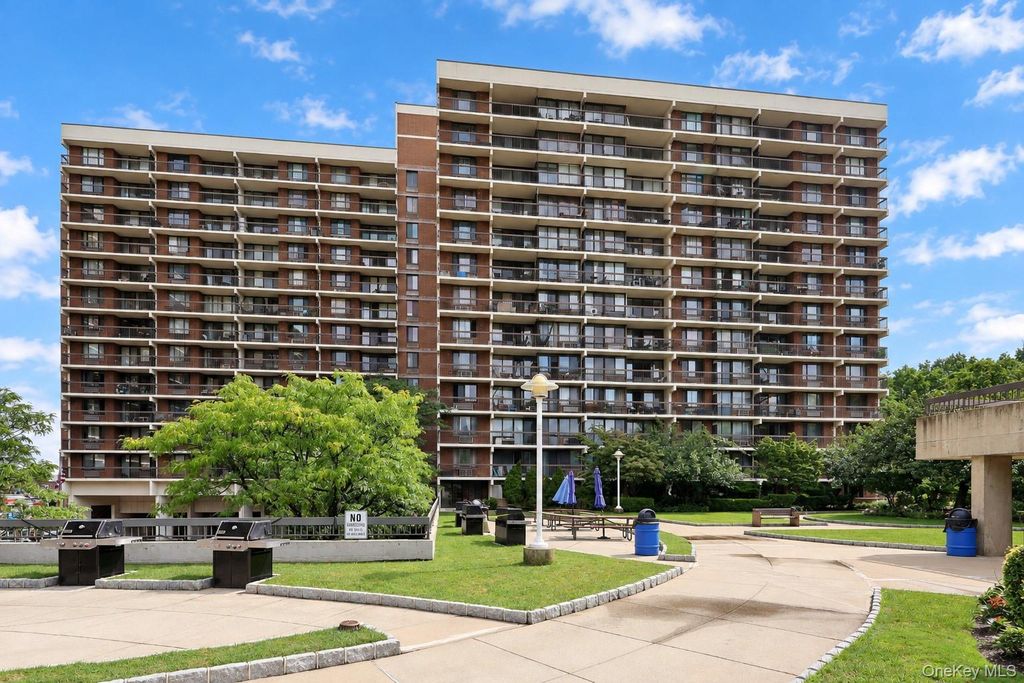 150-38 Union Turnpike 8D, Flushing, NY 11367 — exterior