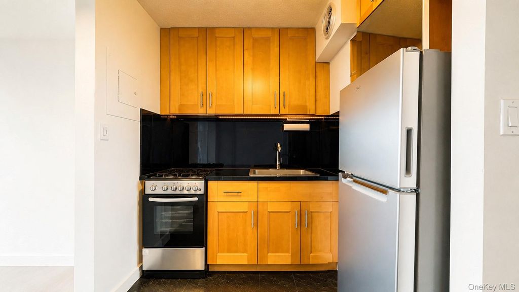 150-38 Union Turnpike 8D, Flushing, NY 11367 — photo 3