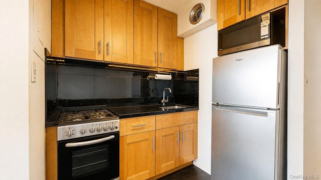 150-38 Union Turnpike 8D, Flushing, NY 11367 — photo 4
