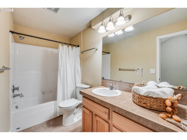 2106 CHARLIE Ct, Forest Grove, OR 97116