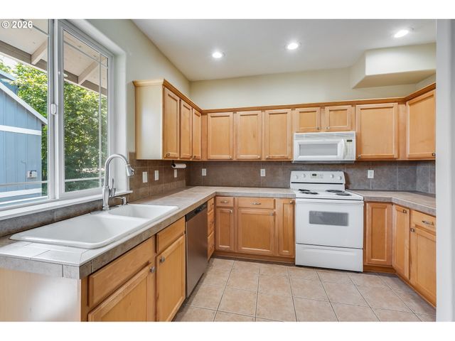 2106 CHARLIE Ct, Forest Grove, OR 97116