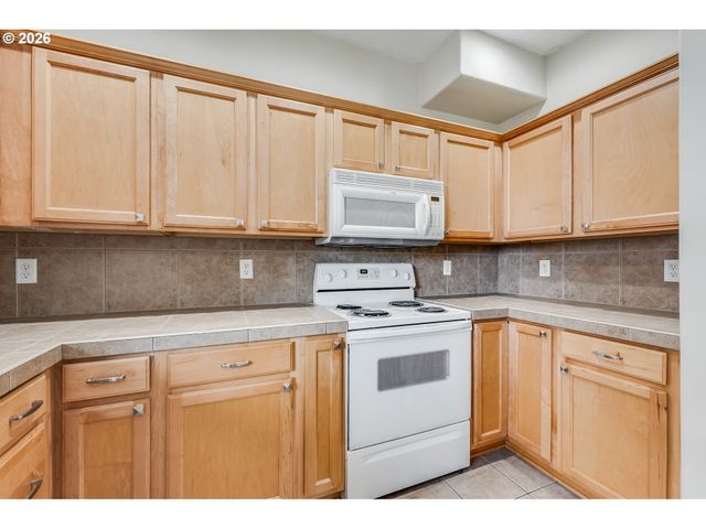 2106 CHARLIE Ct, Forest Grove, OR 97116
