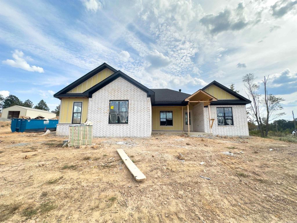 1049 Creekwood Cir, Bauxite, AR 72011