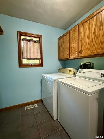 107 OAKVIEW Drive, Knoxville, IL 61448