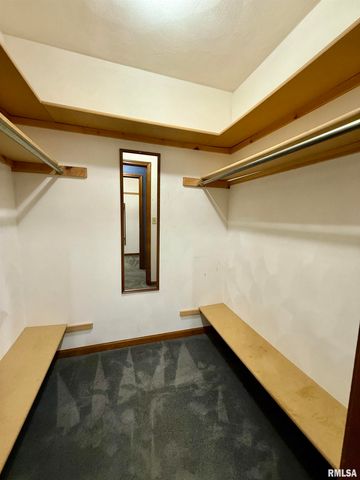 107 OAKVIEW Drive, Knoxville, IL 61448