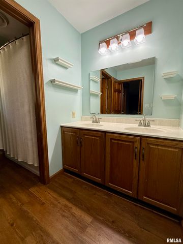 107 OAKVIEW Drive, Knoxville, IL 61448