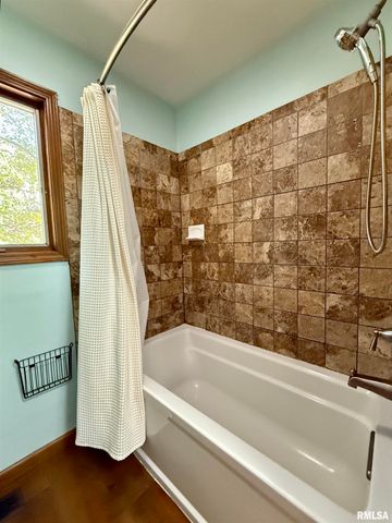 107 OAKVIEW Drive, Knoxville, IL 61448