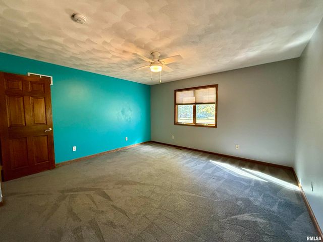 107 OAKVIEW Drive, Knoxville, IL 61448