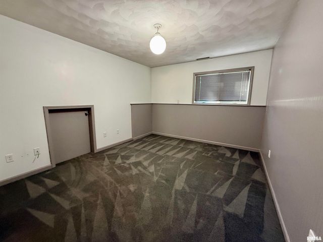 107 OAKVIEW Drive, Knoxville, IL 61448