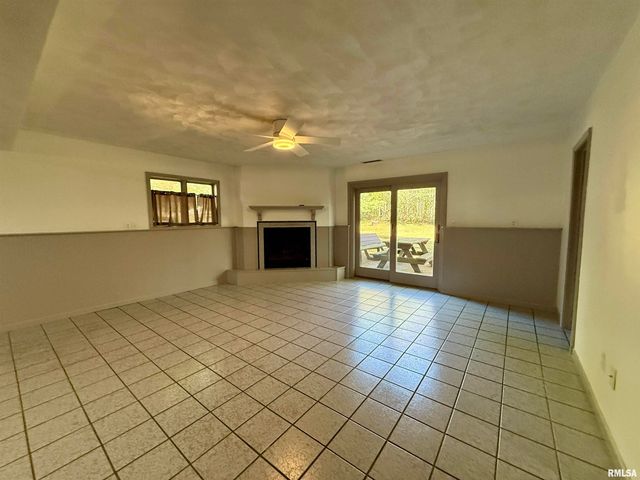 107 OAKVIEW Drive, Knoxville, IL 61448