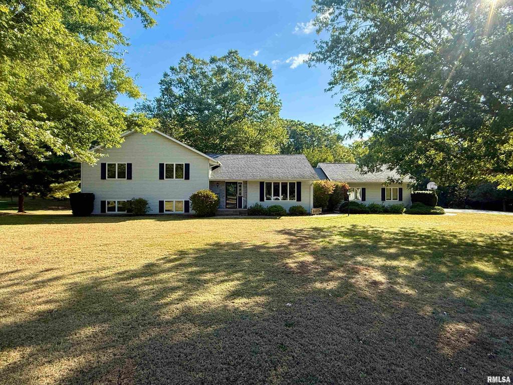 107 OAKVIEW Drive, Knoxville, IL 61448