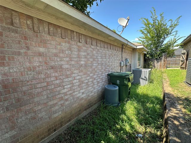 1814 Cancun Drive, Mansfield, TX 76063
