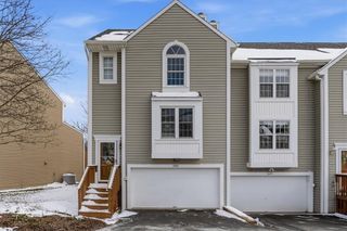 2643 Hunters Point Dr, Franklin Park, PA 15090