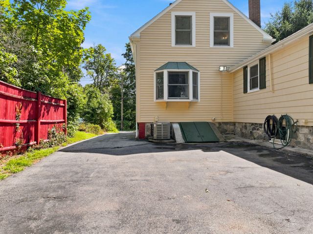 61 Myrtle Ave, Wakefield, MA 01880