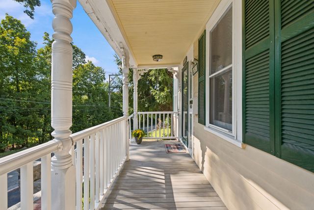 61 Myrtle Ave, Wakefield, MA 01880