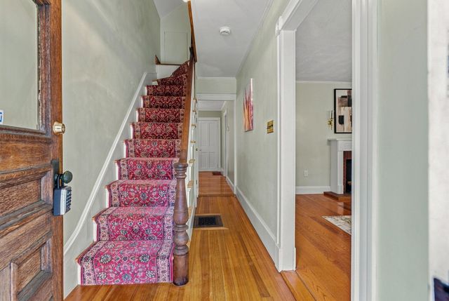 61 Myrtle Ave, Wakefield, MA 01880