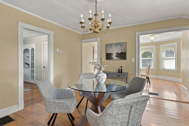 61 Myrtle Ave, Wakefield, MA 01880