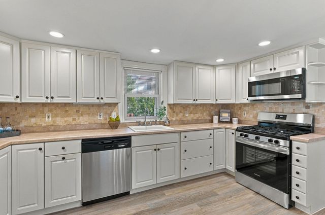 61 Myrtle Ave, Wakefield, MA 01880