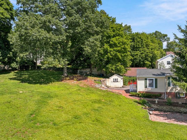 61 Myrtle Ave, Wakefield, MA 01880