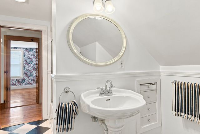 61 Myrtle Ave, Wakefield, MA 01880
