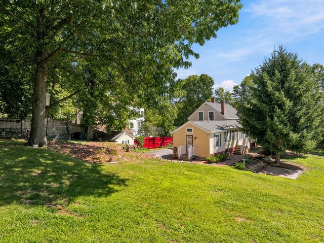 61 Myrtle Ave, Wakefield, MA 01880
