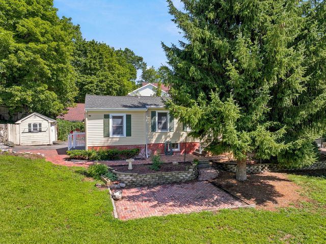 61 Myrtle Ave, Wakefield, MA 01880