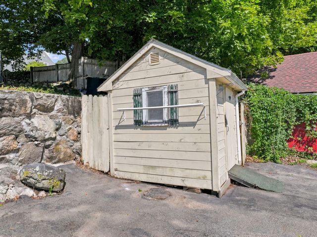 61 Myrtle Ave, Wakefield, MA 01880