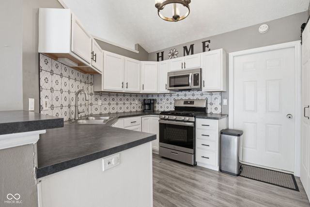2309 Eagle Brook Drive, Shelbyville, IN 46176