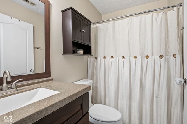 2309 Eagle Brook Drive, Shelbyville, IN 46176