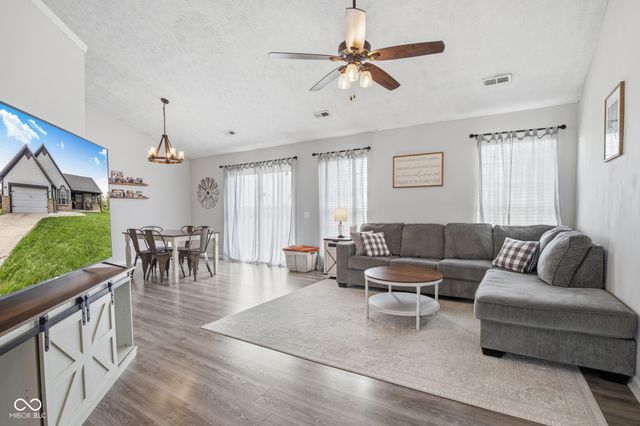 2309 Eagle Brook Drive, Shelbyville, IN 46176