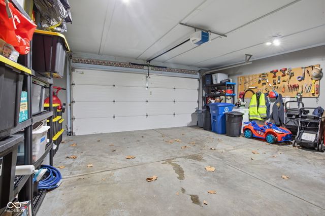 2309 Eagle Brook Drive, Shelbyville, IN 46176