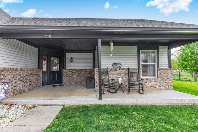 2309 Eagle Brook Drive, Shelbyville, IN 46176