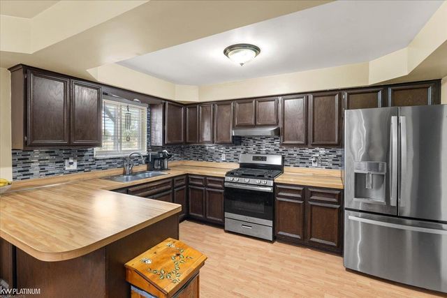 39335 Waldorf Drive, Clinton Twp, MI 48038