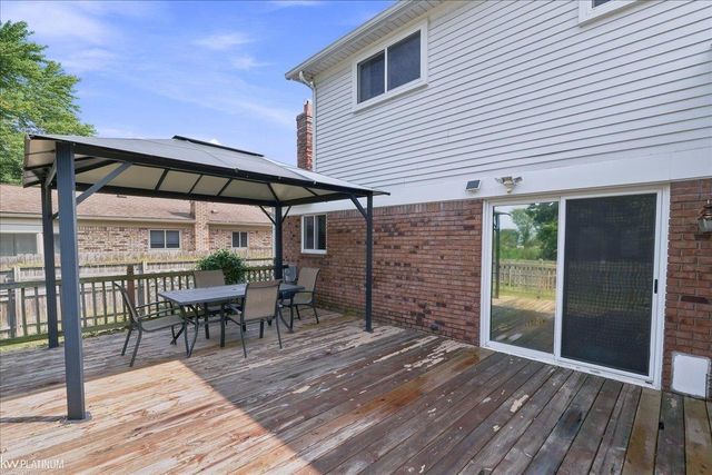 39335 Waldorf Drive, Clinton Twp, MI 48038